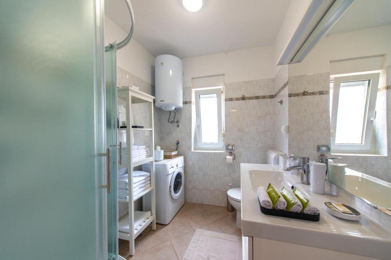 Apartment Axelle 50 Meters To The Beach Banjole Dış mekan fotoğraf